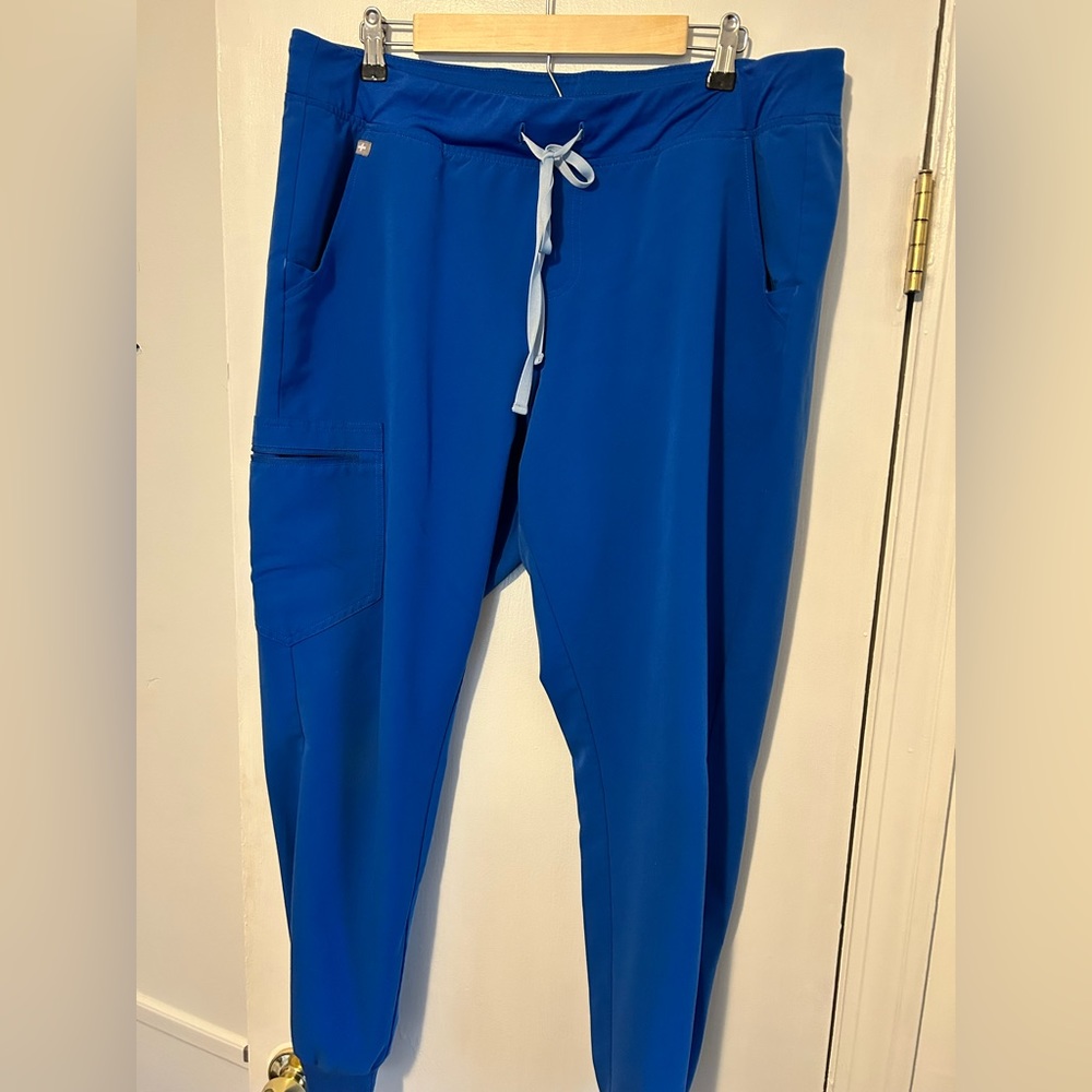 FIGS Zamora jogger scrub pants